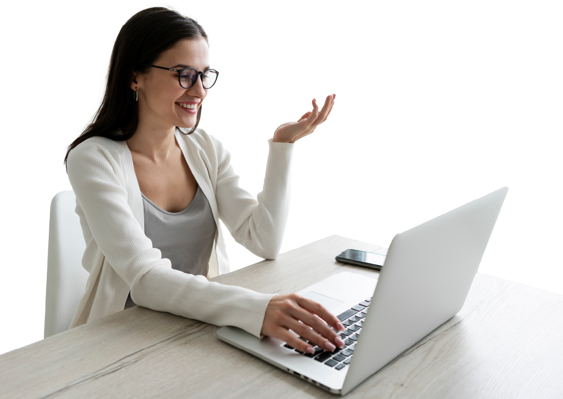 Mujer trabajando en su computador